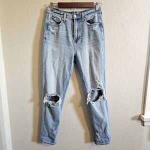 American Eagle | Mom Jean Light Wash Distressed Jeans Size 4